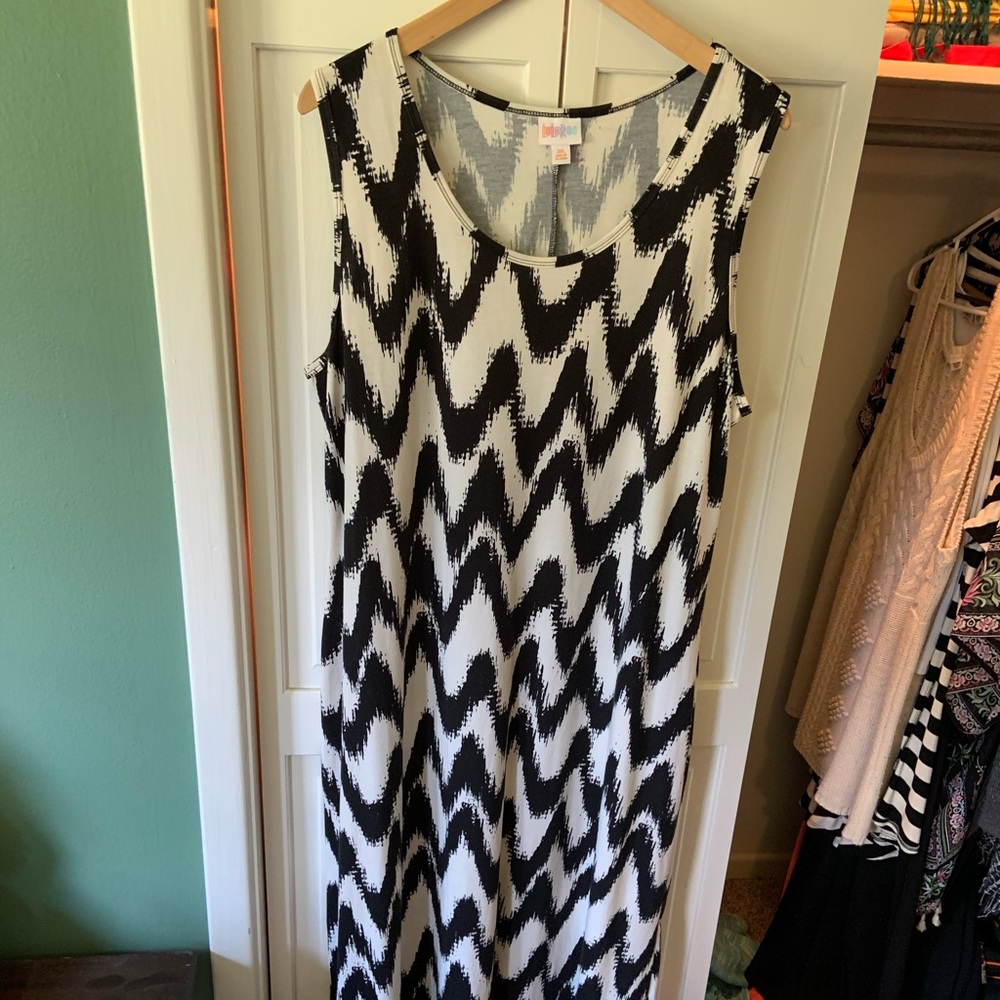 Lularoe 3X sleeveless Maxi Dress. Chevron blk/wht